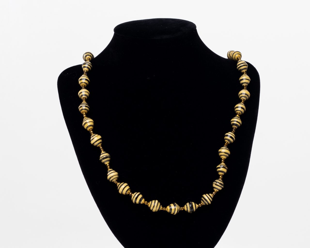 Second image of Paper beads necklace